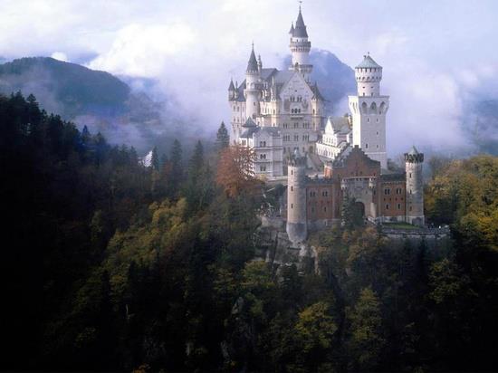 Photo:  Neuschwanstein-Castle-is-a-19th-century-Romanesque-Revival-palace-on-a-rugged-hill-above-the-village-of-Hohenschwangau-near-Füssen-in-southwest-Bavaria-Germany.